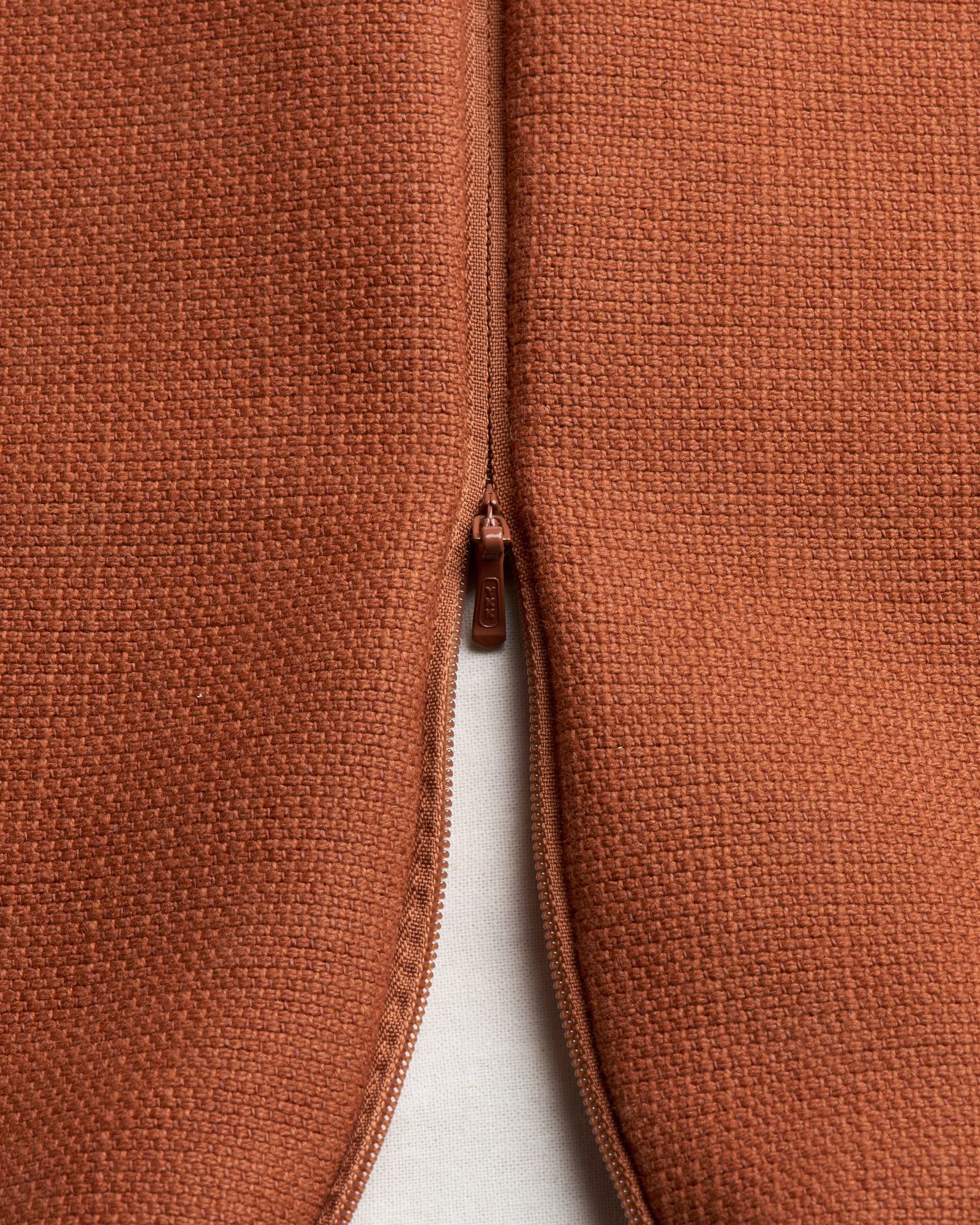 Nordic Knots Crown Slip Cover – Sand 1