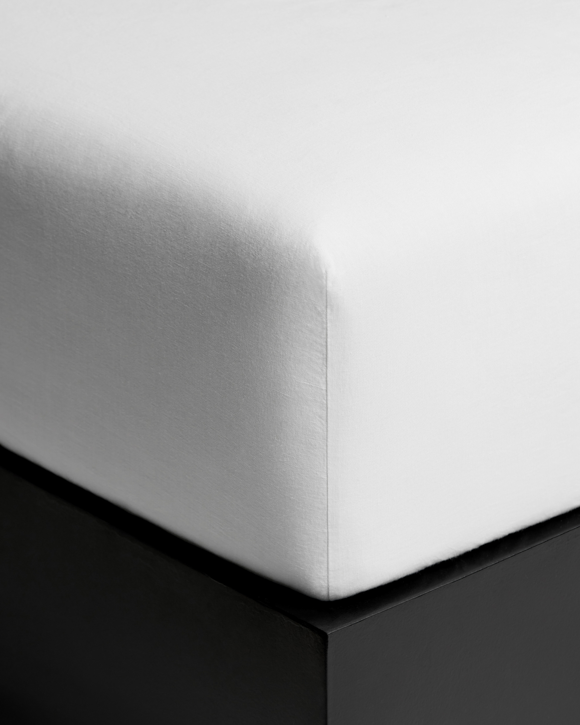 Nordic Knots Linen Blend Fitted Sheet – Crisp White 2