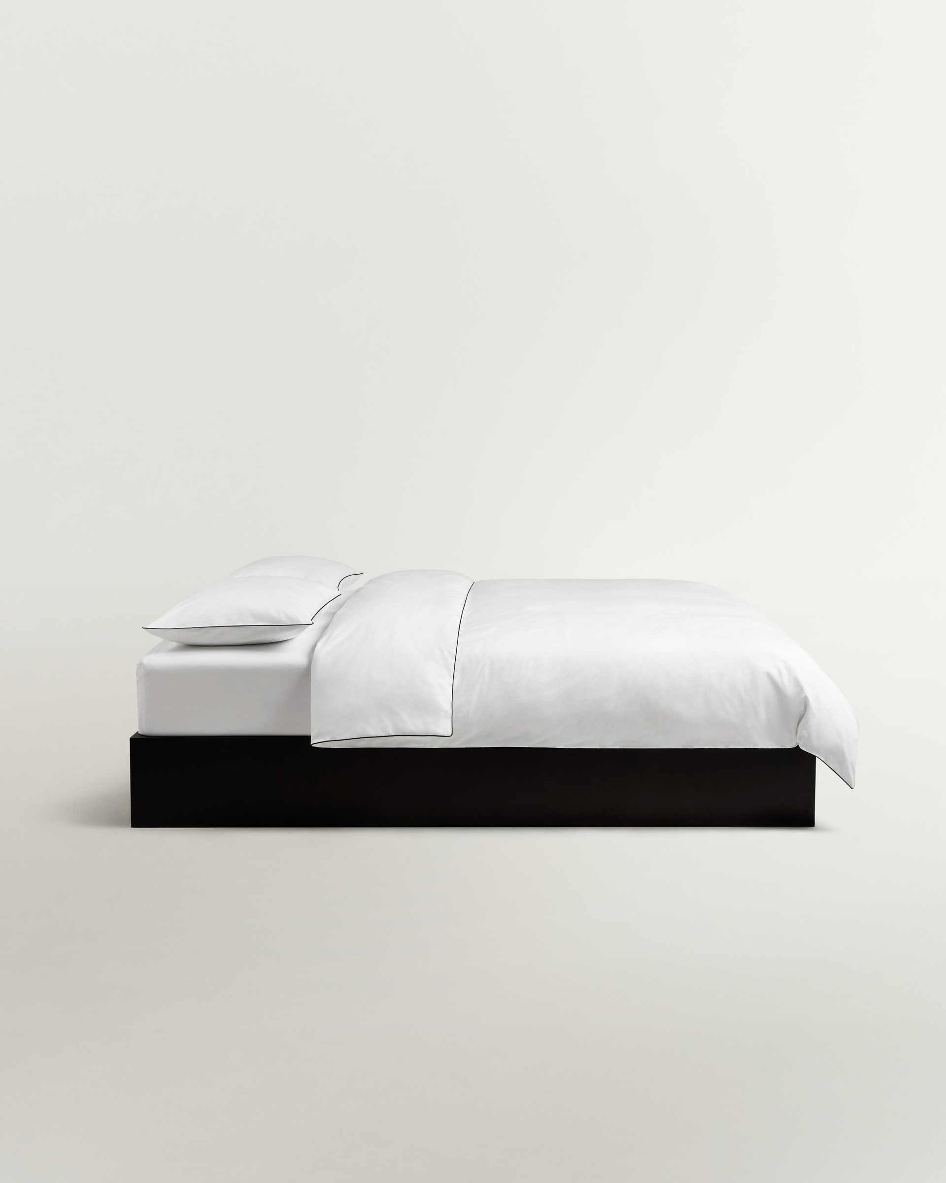 Nordic Knots Percale Duvet Cover Set (3 pcs) – Crisp White/Black 2