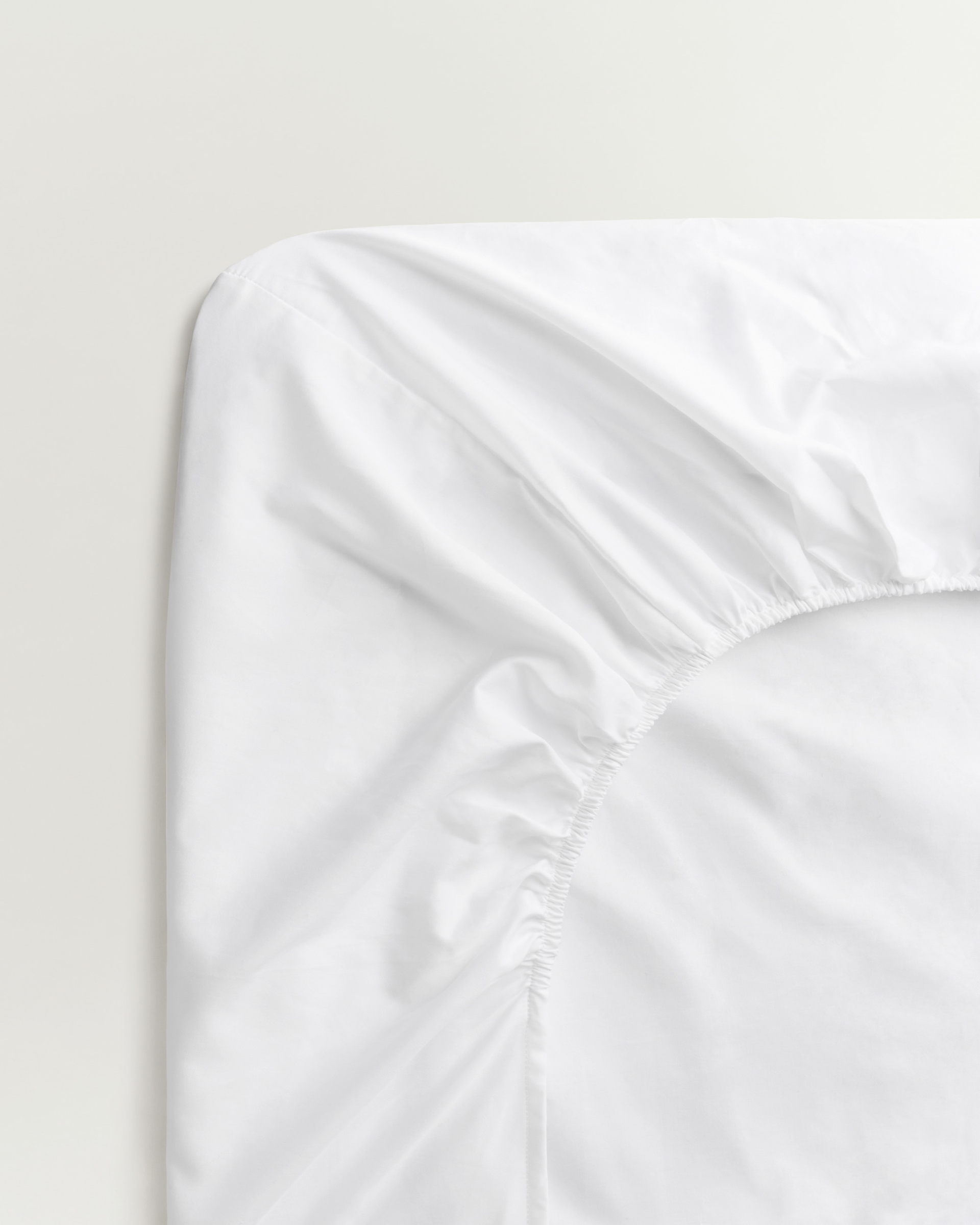 Nordic Knots Percale Fitted Sheet – Crisp White 1