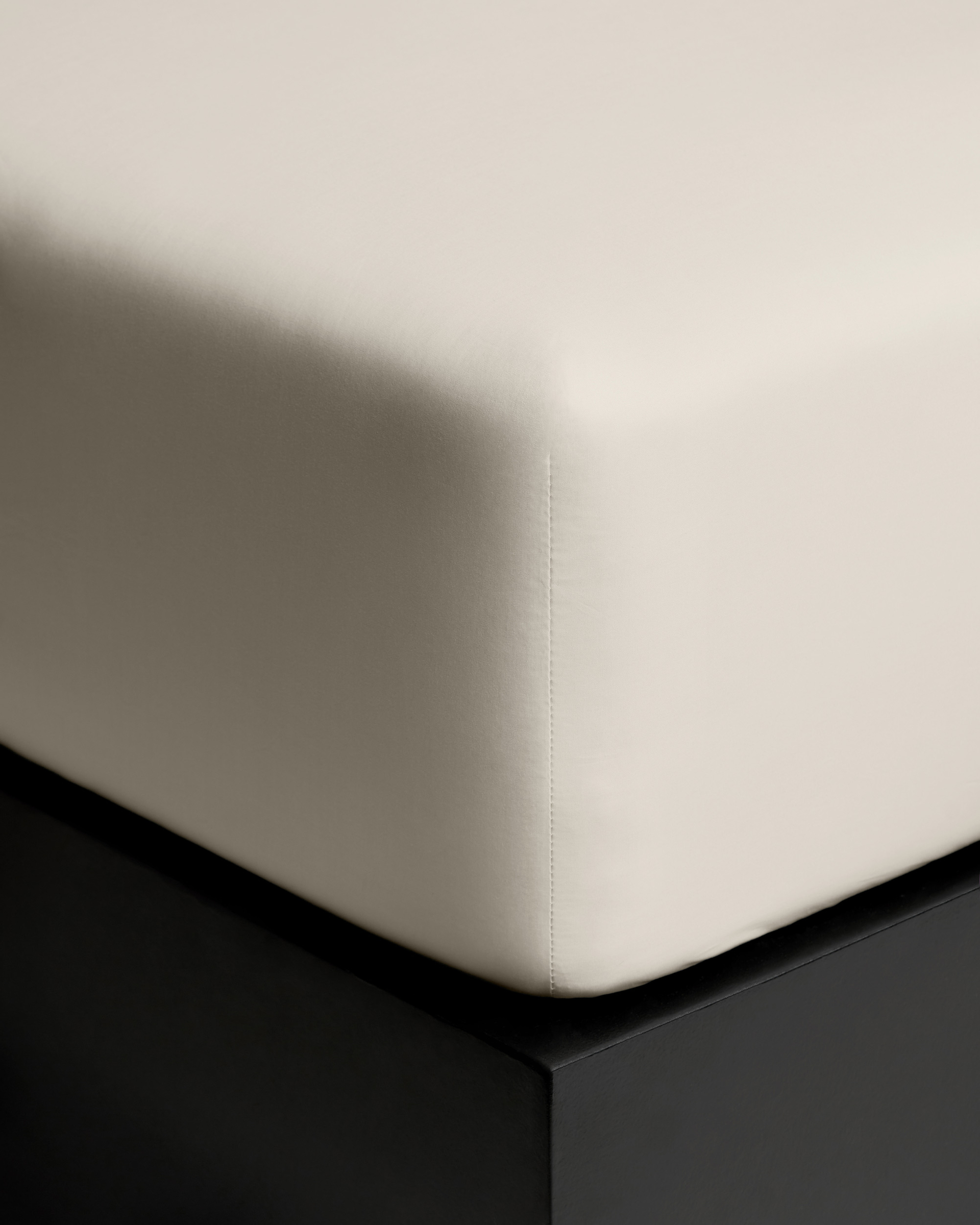 Nordic Knots Percale Fitted Sheet – Sand 2
