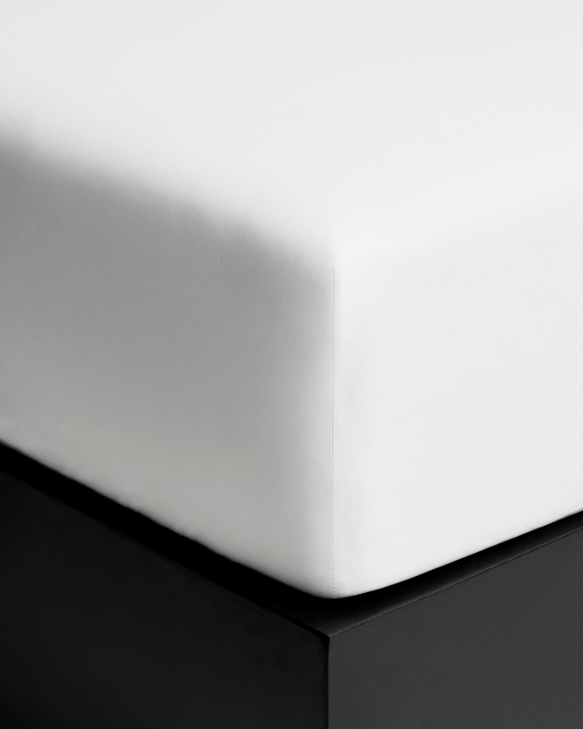 Nordic Knots Sateen Fitted Sheet – Crisp White 2