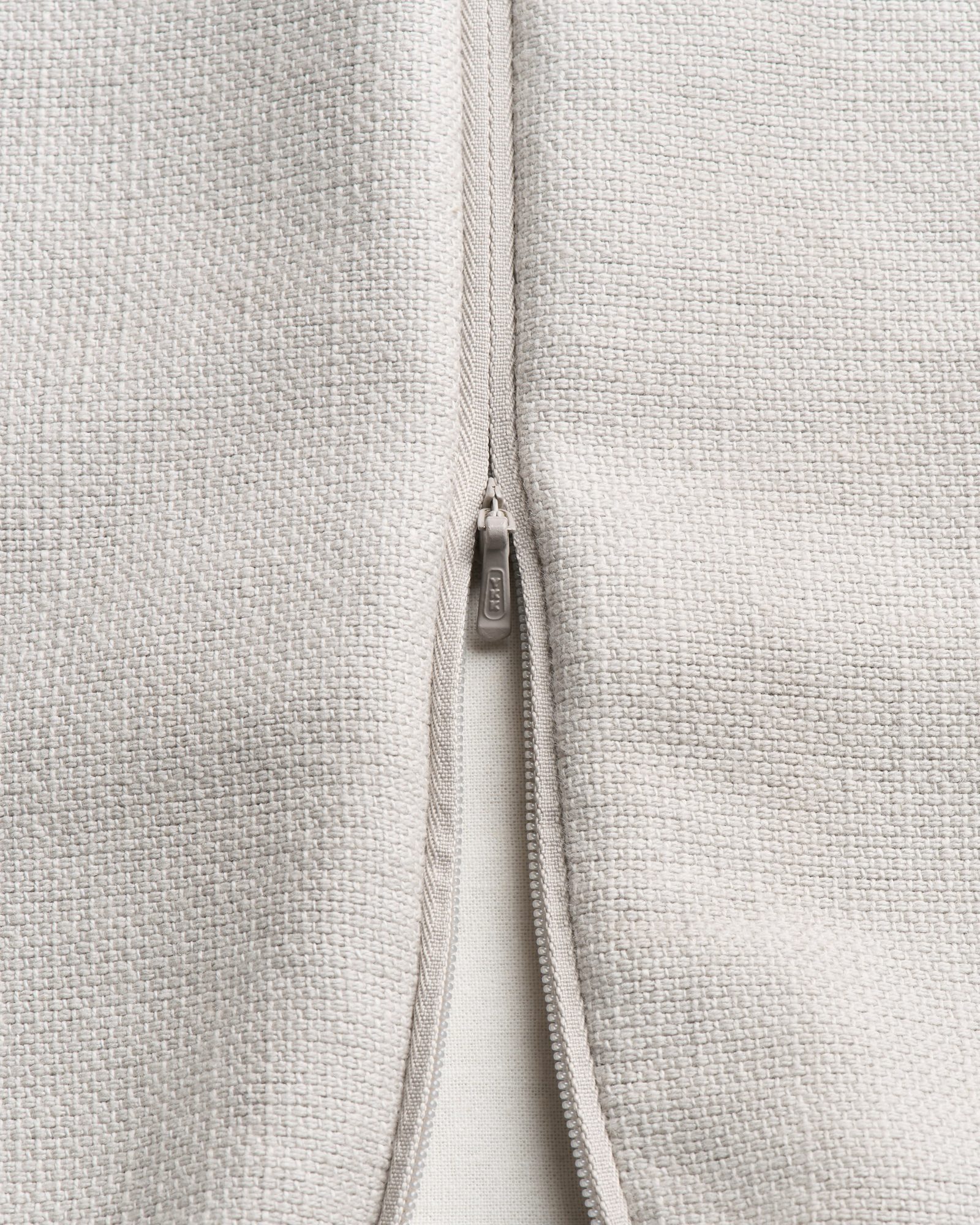 Nordic Knots Signature Slip Cover – Light Gray 1