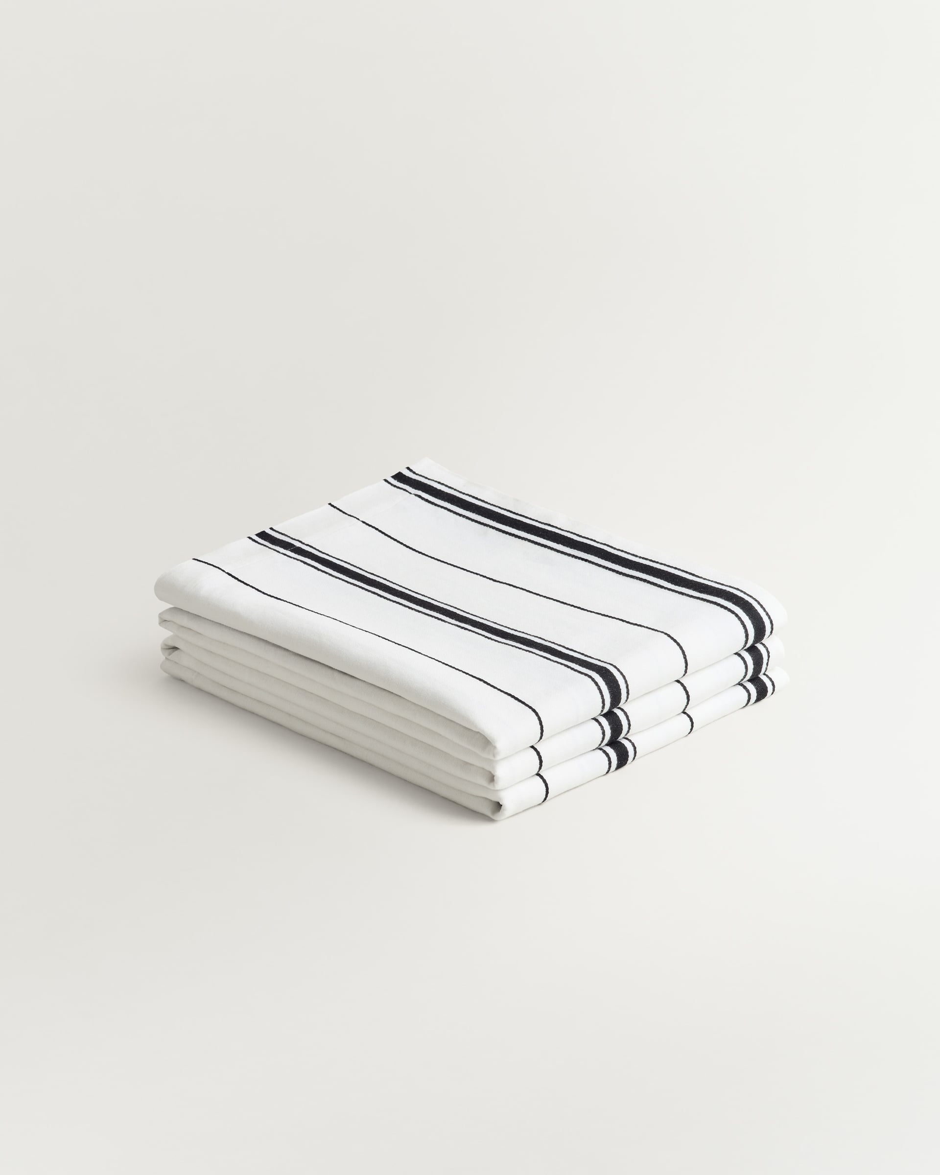 Nordic Knots Triple Stripe – Dusty White/Black 2